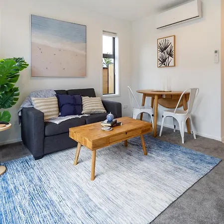 Modern, Convenient, Central: 1 Bedroom Loft